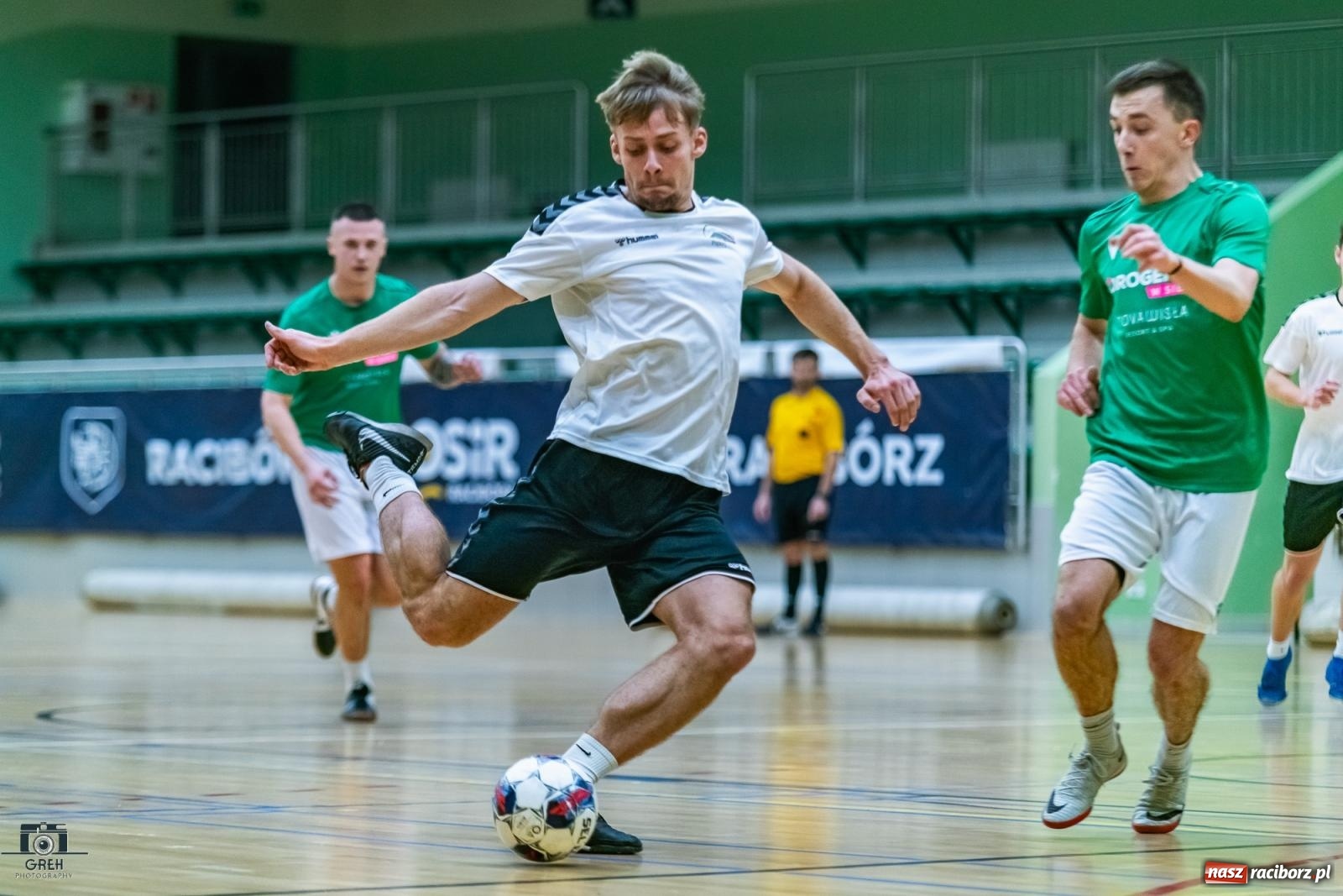 Zdjęcie w galerii na portalu naszraciborz.pl: HLPN. Wyrównane pojedynki na parkiecie hali przy Łąkowej [FOTO] wiadomości z regionu