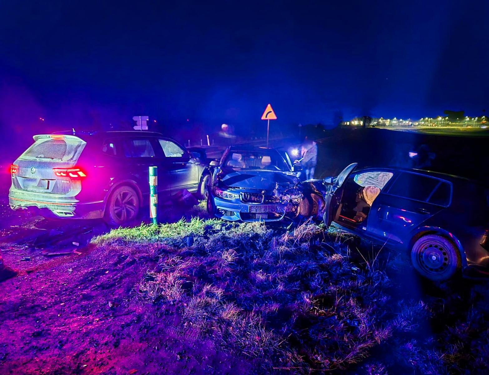 Zdjęcie w galerii na portalu naszraciborz.pl: Zderzenie trzech samochodów na DK 45 w Rudniku [FOTO] wiadomości z regionu