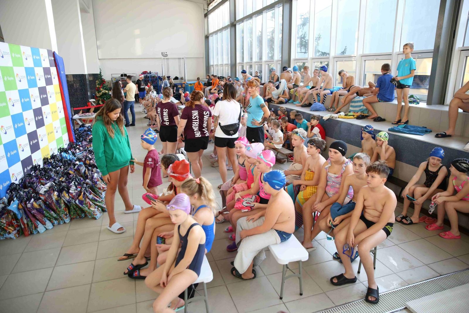 Zdjęcie w galerii na portalu naszraciborz.pl: Mikołajkowa sobota w ZSOMS. Zawody i jarmark z Natalią Tul wiadomości z regionu