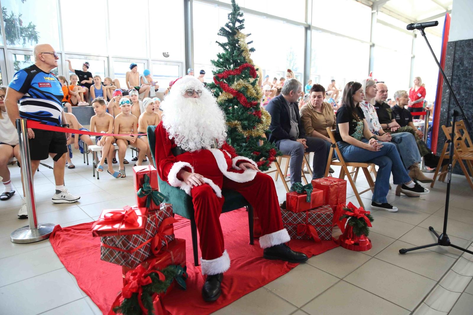 Zdjęcie w galerii na portalu naszraciborz.pl: Mikołajkowa sobota w ZSOMS. Zawody i jarmark z Natalią Tul wiadomości z regionu