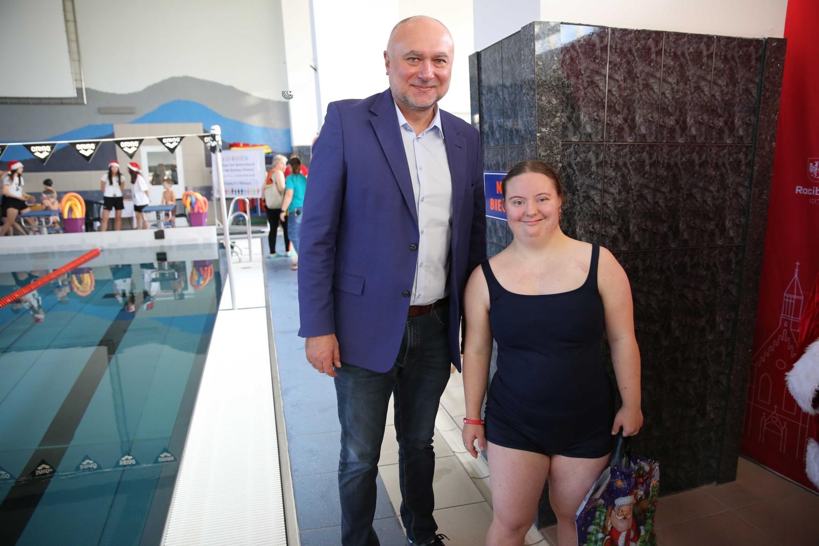 Zdjęcie w galerii na portalu naszraciborz.pl: Mikołajkowa sobota w ZSOMS. Zawody i jarmark z Natalią Tul wiadomości z regionu