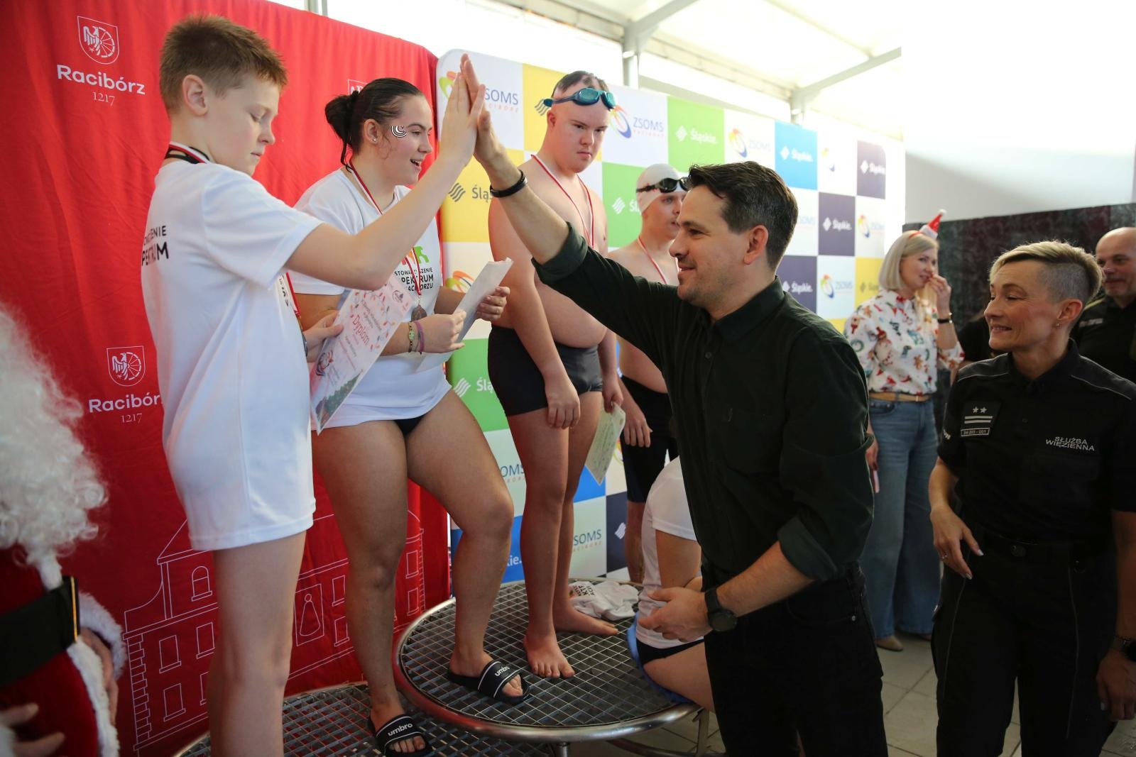 Zdjęcie w galerii na portalu naszraciborz.pl: Mikołajkowa sobota w ZSOMS. Zawody i jarmark z Natalią Tul wiadomości z regionu