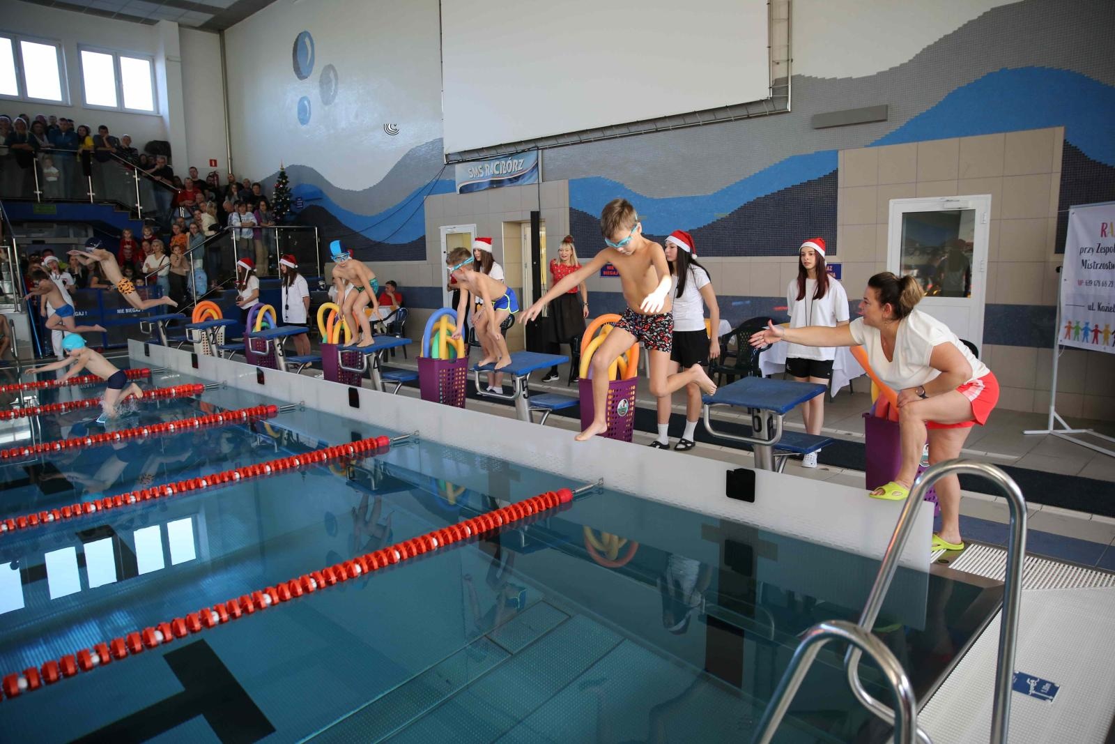 Zdjęcie w galerii na portalu naszraciborz.pl: Mikołajkowa sobota w ZSOMS. Zawody i jarmark z Natalią Tul wiadomości z regionu