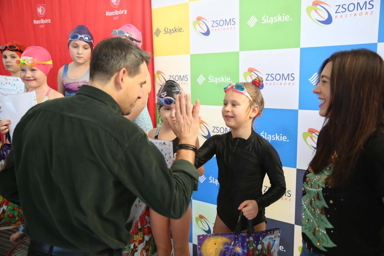 Zdjęcie w galerii na portalu naszraciborz.pl: Mikołajkowa sobota w ZSOMS. Zawody i jarmark z Natalią Tul wiadomości z regionu