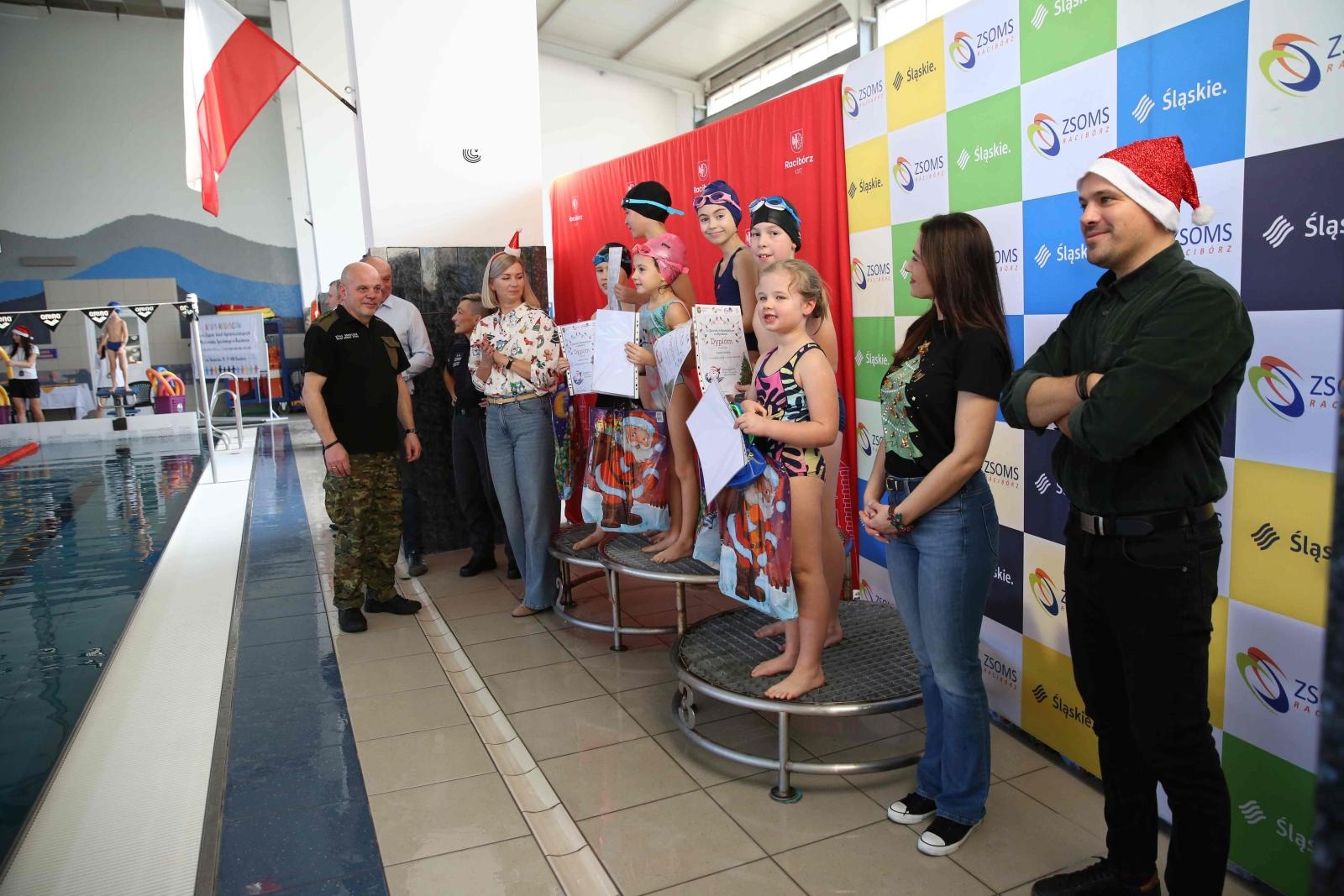 Zdjęcie w galerii na portalu naszraciborz.pl: Mikołajkowa sobota w ZSOMS. Zawody i jarmark z Natalią Tul wiadomości z regionu