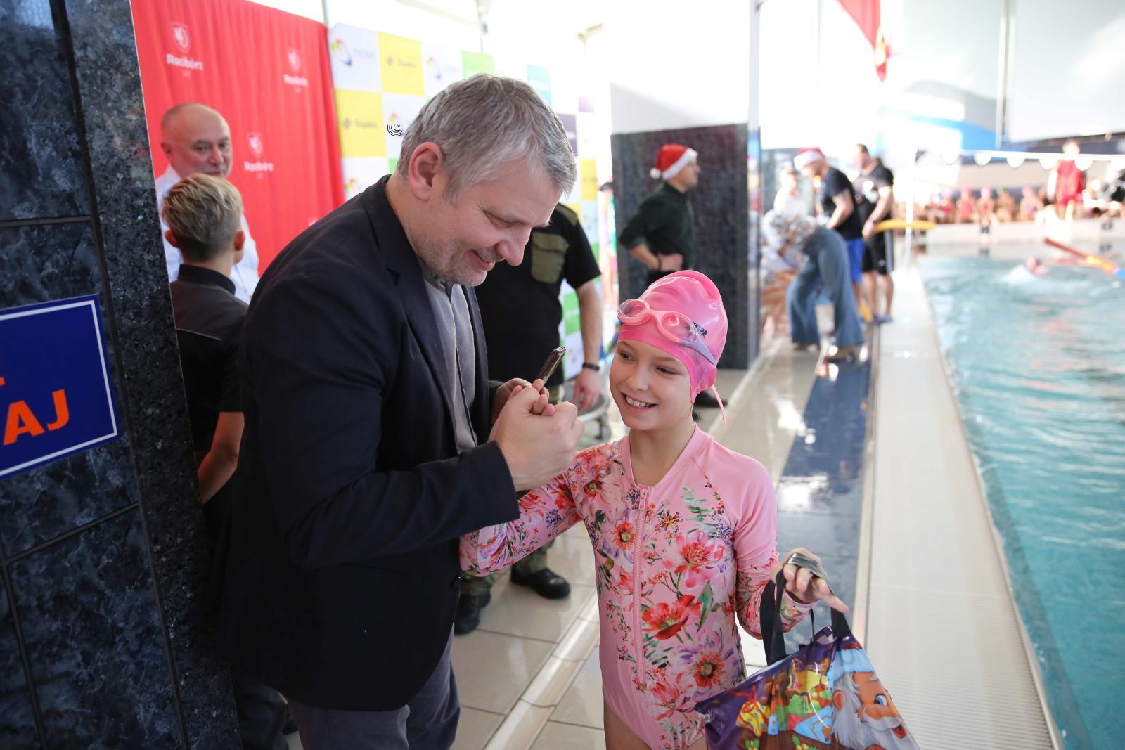Zdjęcie w galerii na portalu naszraciborz.pl: Mikołajkowa sobota w ZSOMS. Zawody i jarmark z Natalią Tul wiadomości z regionu