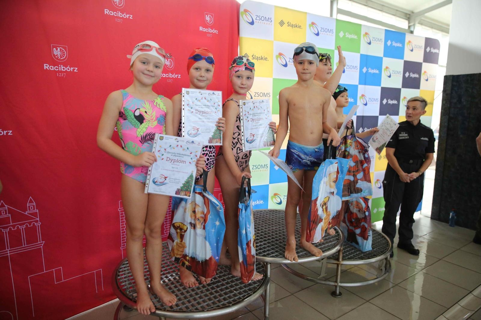 Zdjęcie w galerii na portalu naszraciborz.pl: Mikołajkowa sobota w ZSOMS. Zawody i jarmark z Natalią Tul wiadomości z regionu