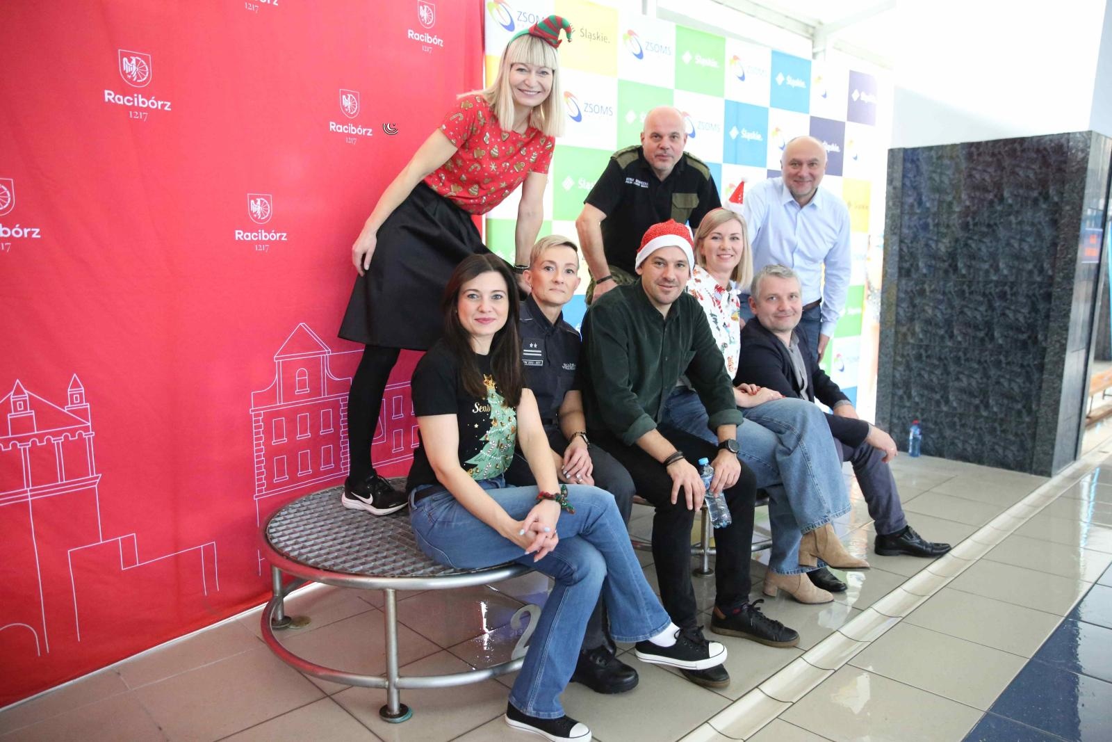 Zdjęcie w galerii na portalu naszraciborz.pl: Mikołajkowa sobota w ZSOMS. Zawody i jarmark z Natalią Tul wiadomości z regionu