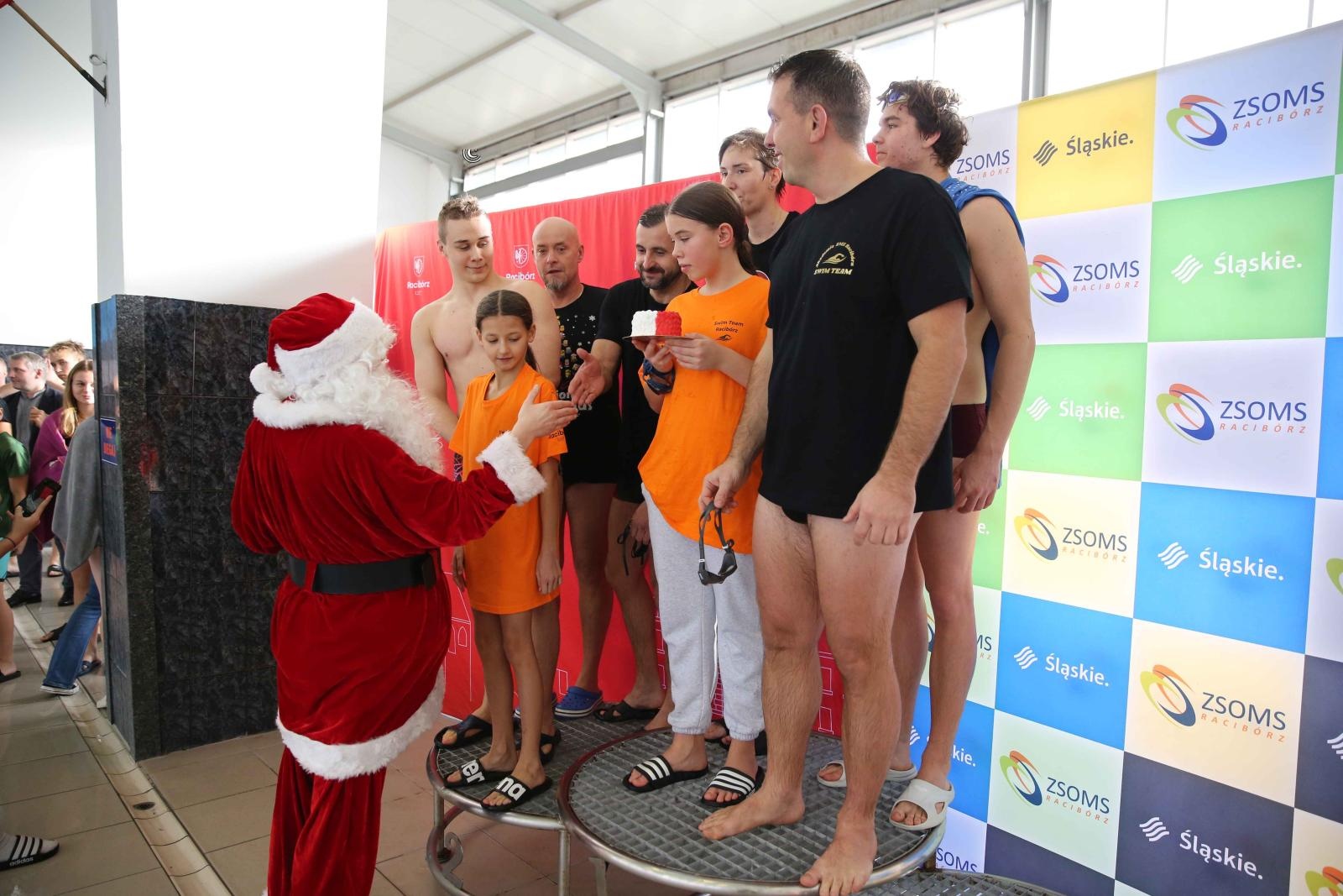 Zdjęcie w galerii na portalu naszraciborz.pl: Mikołajkowa sobota w ZSOMS. Zawody i jarmark z Natalią Tul wiadomości z regionu