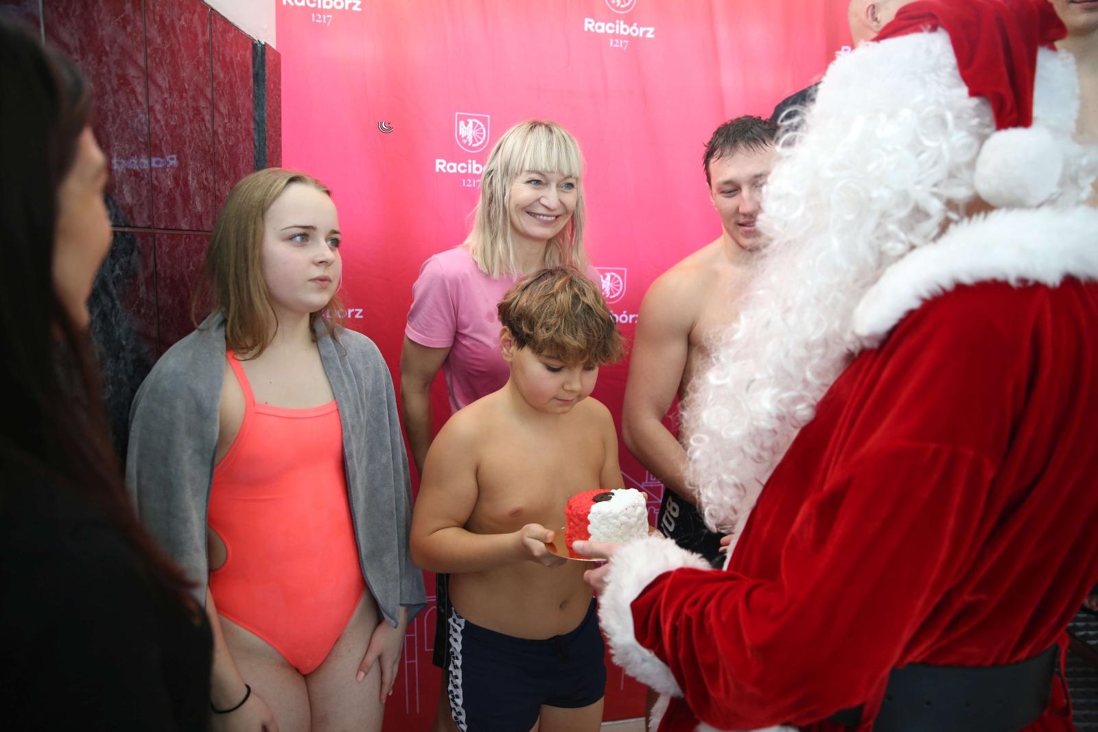Zdjęcie w galerii na portalu naszraciborz.pl: Mikołajkowa sobota w ZSOMS. Zawody i jarmark z Natalią Tul wiadomości z regionu