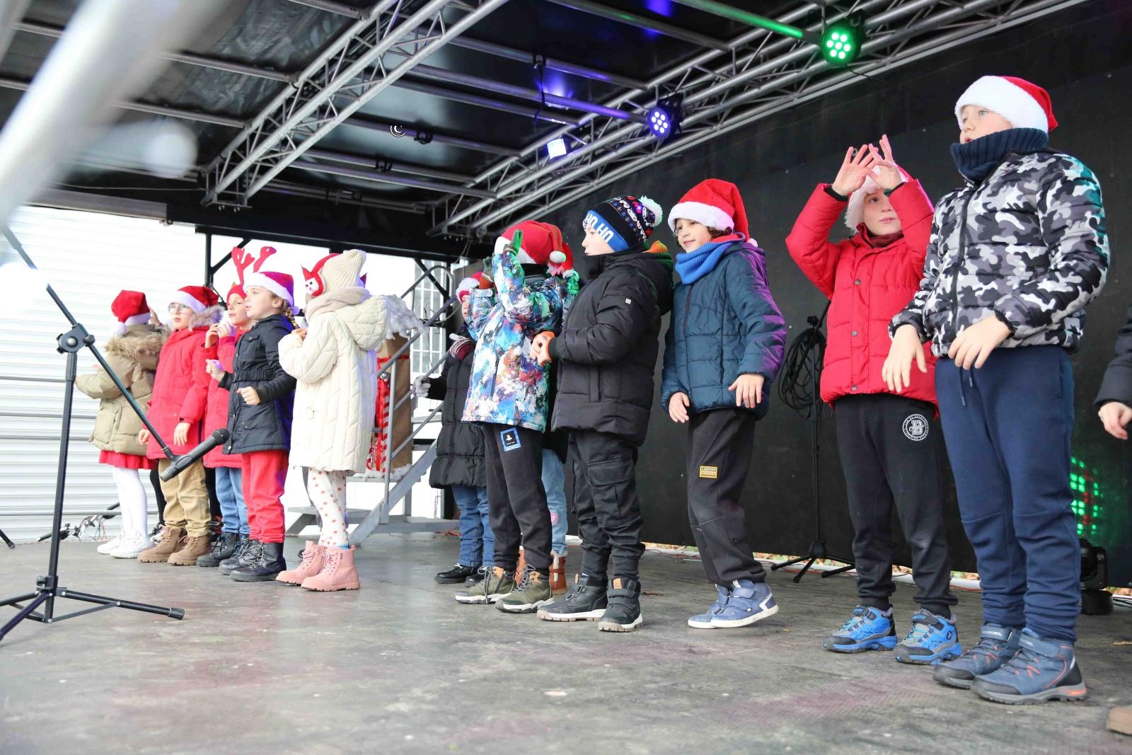 Zdjęcie w galerii na portalu naszraciborz.pl: Mikołajkowa sobota w ZSOMS. Zawody i jarmark z Natalią Tul wiadomości z regionu