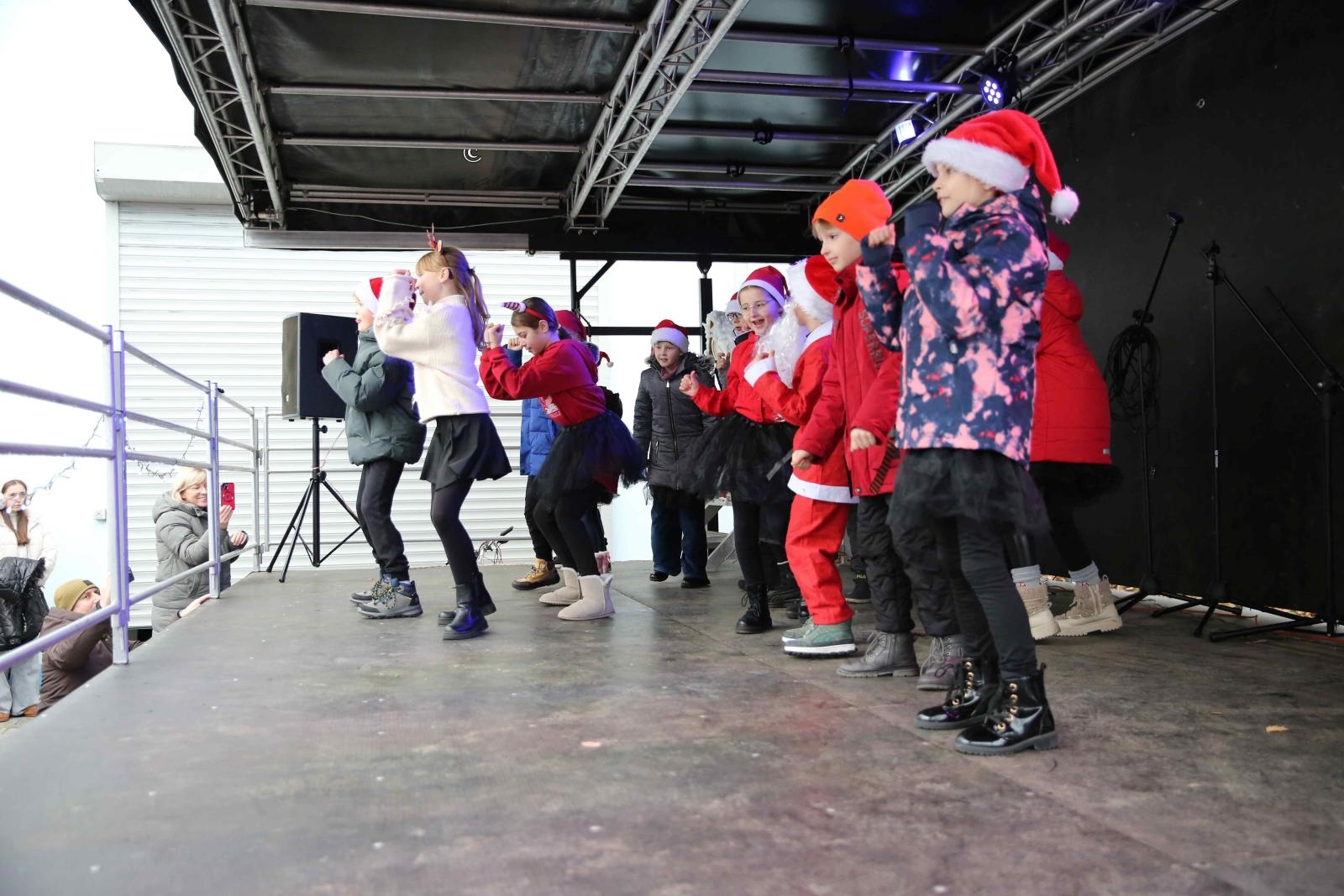Zdjęcie w galerii na portalu naszraciborz.pl: Mikołajkowa sobota w ZSOMS. Zawody i jarmark z Natalią Tul wiadomości z regionu