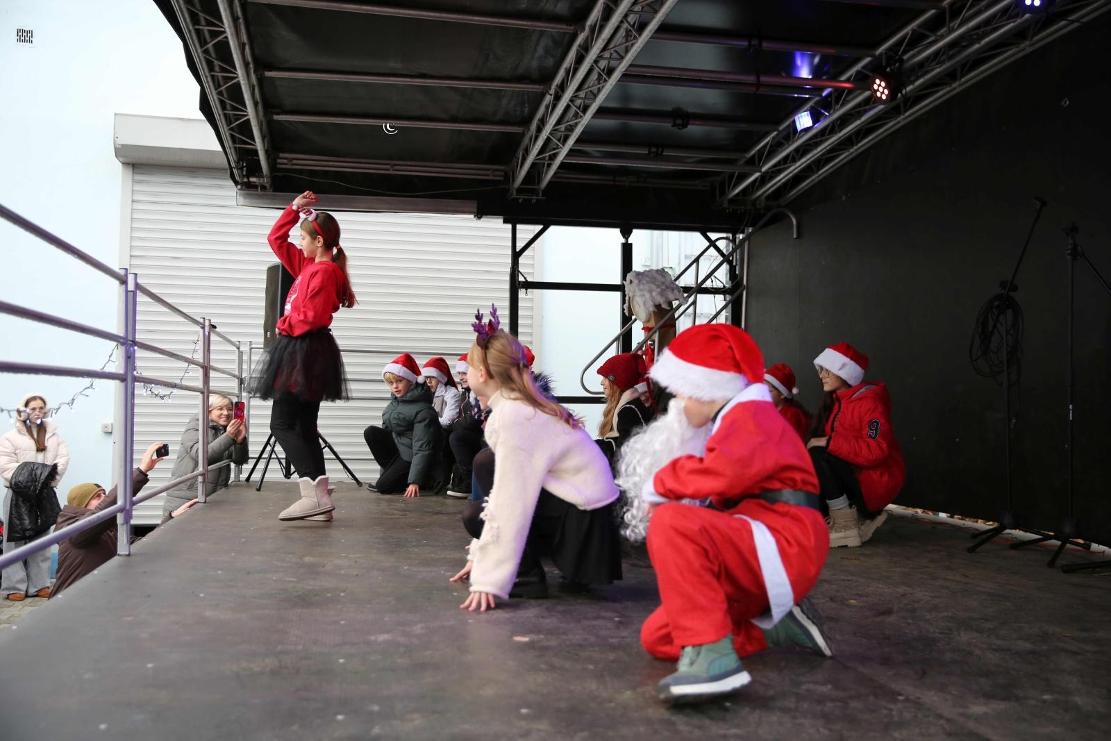 Zdjęcie w galerii na portalu naszraciborz.pl: Mikołajkowa sobota w ZSOMS. Zawody i jarmark z Natalią Tul wiadomości z regionu