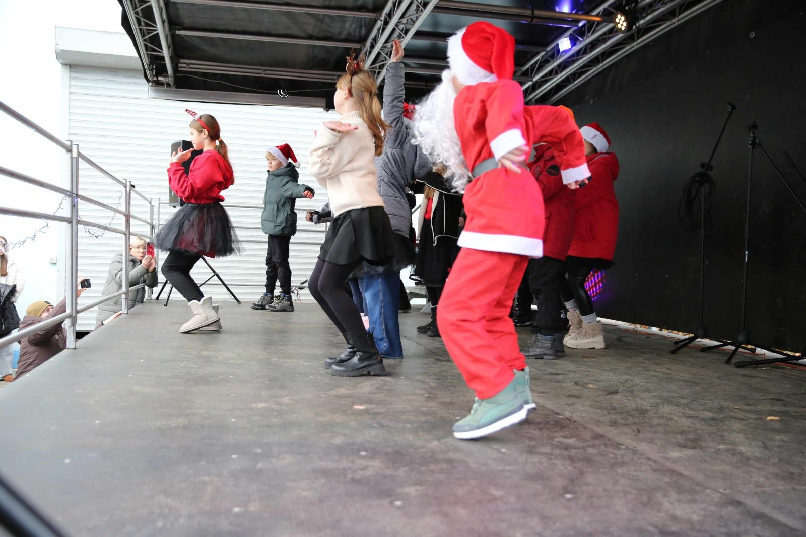 Zdjęcie w galerii na portalu naszraciborz.pl: Mikołajkowa sobota w ZSOMS. Zawody i jarmark z Natalią Tul wiadomości z regionu