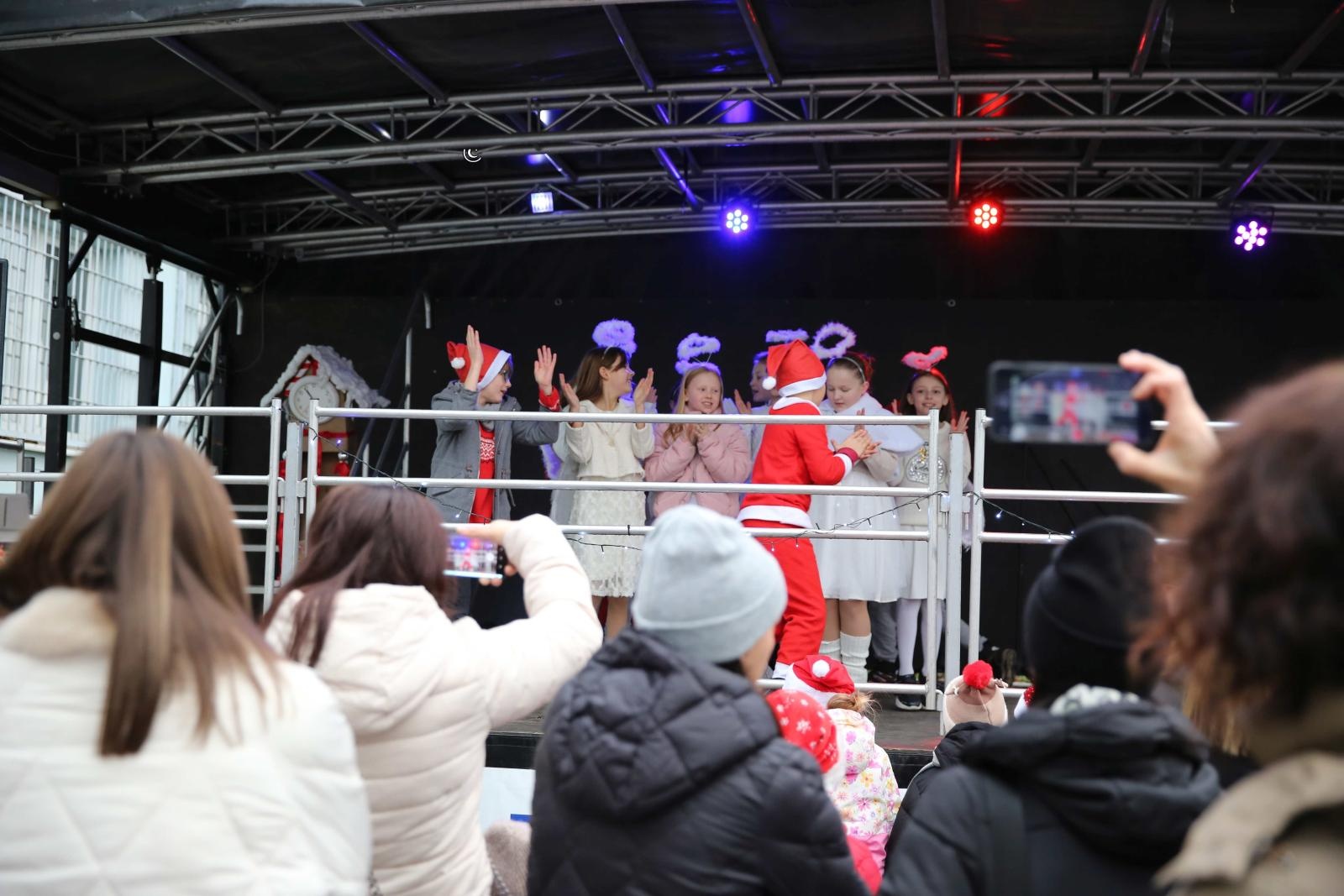 Zdjęcie w galerii na portalu naszraciborz.pl: Mikołajkowa sobota w ZSOMS. Zawody i jarmark z Natalią Tul wiadomości z regionu