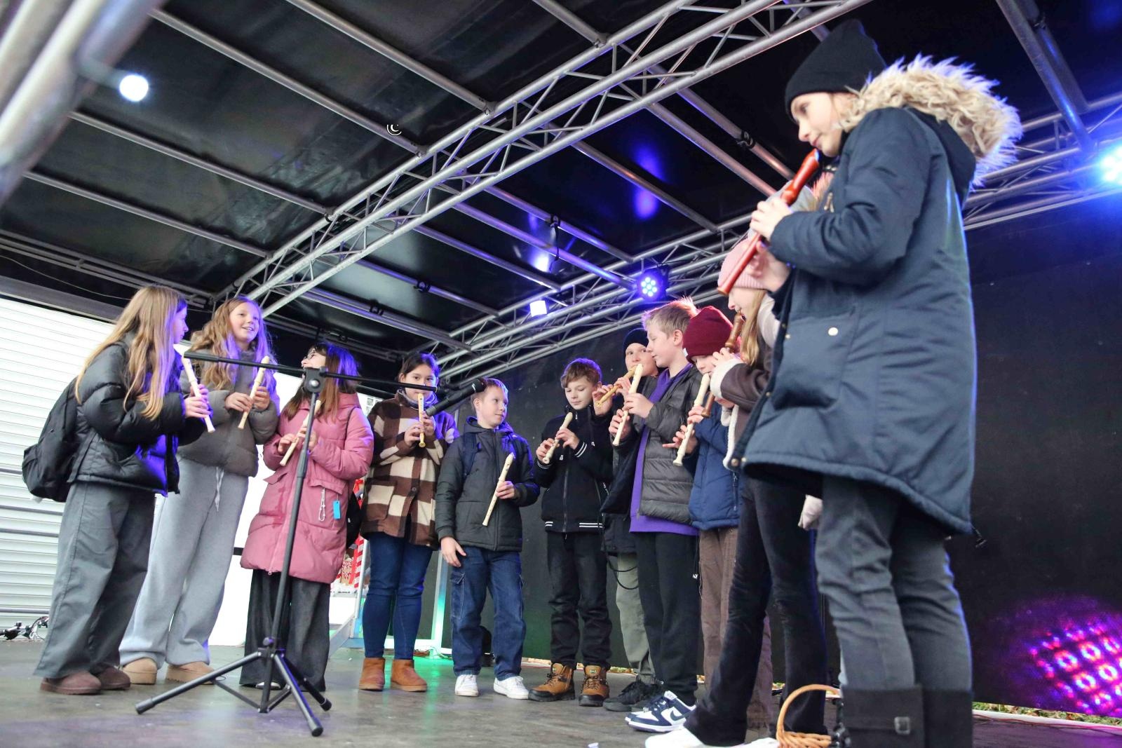 Zdjęcie w galerii na portalu naszraciborz.pl: Mikołajkowa sobota w ZSOMS. Zawody i jarmark z Natalią Tul wiadomości z regionu