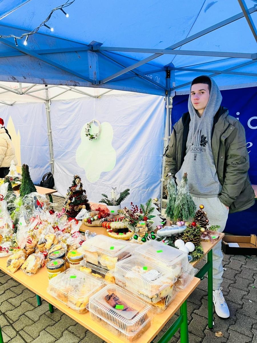 Zdjęcie w galerii na portalu naszraciborz.pl: Mikołajkowa sobota w ZSOMS. Zawody i jarmark z Natalią Tul wiadomości z regionu