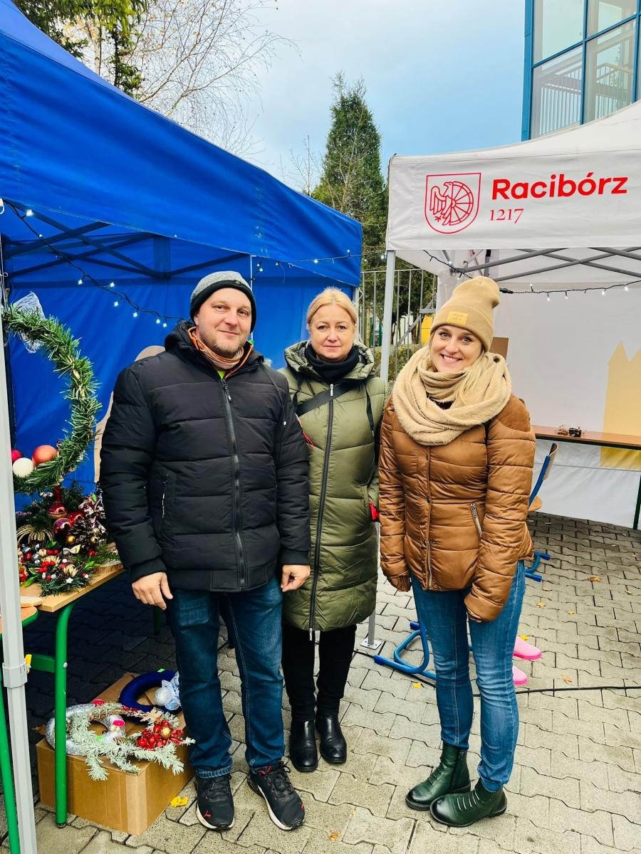 Zdjęcie w galerii na portalu naszraciborz.pl: Mikołajkowa sobota w ZSOMS. Zawody i jarmark z Natalią Tul wiadomości z regionu