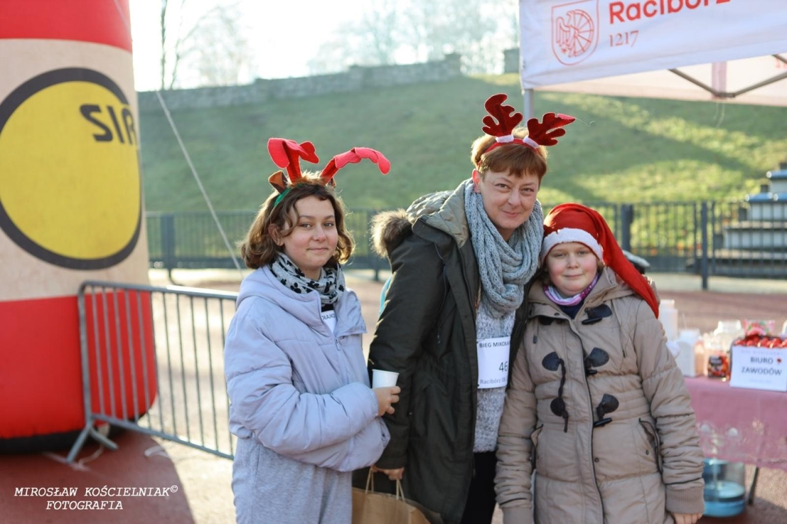 Zdjęcie w galerii na portalu naszraciborz.pl: Bieg mikołajkowy z Justyną Święty-Ersetic za nami [FOTO] wiadomości z regionu
