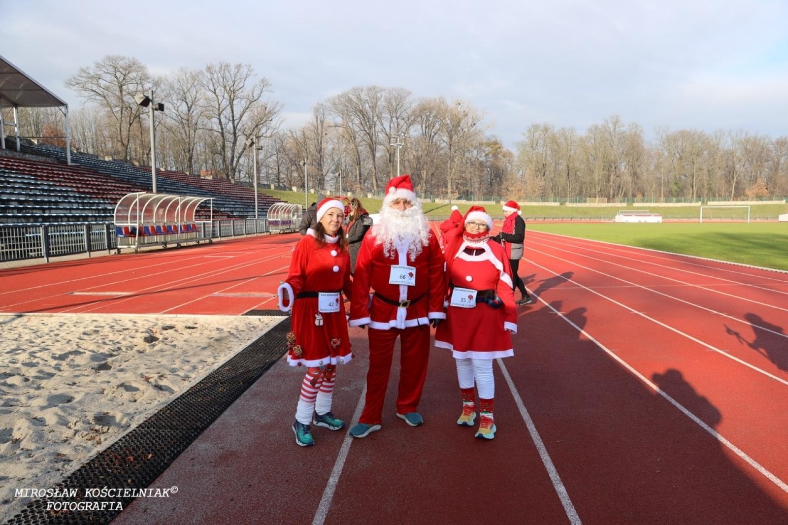 Zdjęcie w galerii na portalu naszraciborz.pl: Bieg mikołajkowy z Justyną Święty-Ersetic za nami [FOTO] wiadomości z regionu