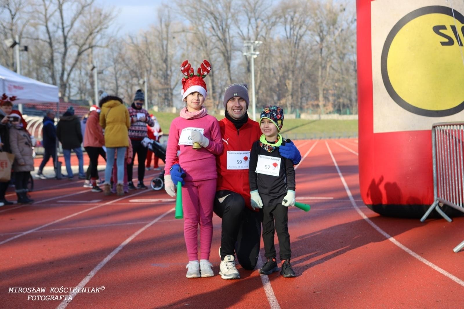 Zdjęcie w galerii na portalu naszraciborz.pl: Bieg mikołajkowy z Justyną Święty-Ersetic za nami [FOTO] wiadomości z regionu