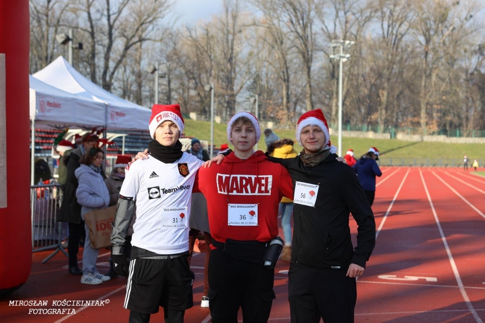 Zdjęcie w galerii na portalu naszraciborz.pl: Bieg mikołajkowy z Justyną Święty-Ersetic za nami [FOTO] wiadomości z regionu