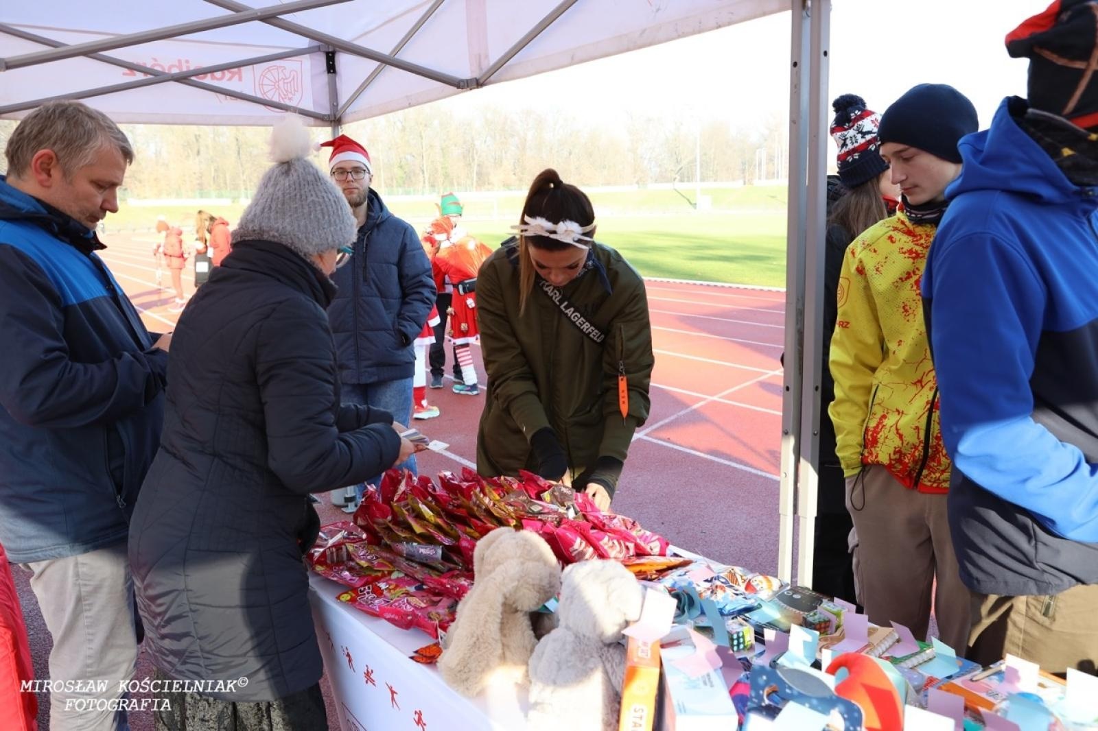 Zdjęcie w galerii na portalu naszraciborz.pl: Bieg mikołajkowy z Justyną Święty-Ersetic za nami [FOTO] wiadomości z regionu