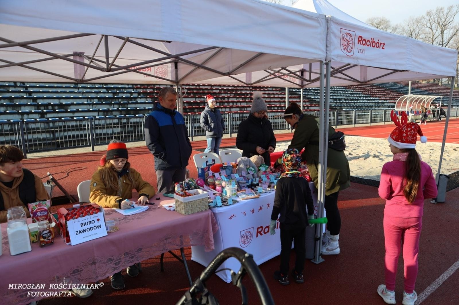 Zdjęcie w galerii na portalu naszraciborz.pl: Bieg mikołajkowy z Justyną Święty-Ersetic za nami [FOTO] wiadomości z regionu