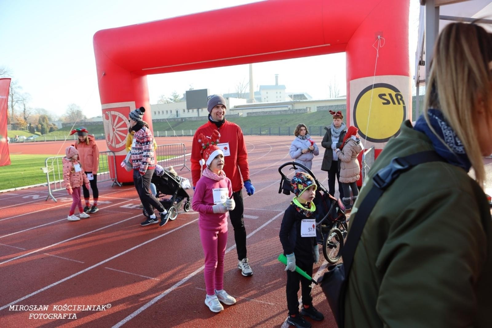 Zdjęcie w galerii na portalu naszraciborz.pl: Bieg mikołajkowy z Justyną Święty-Ersetic za nami [FOTO] wiadomości z regionu