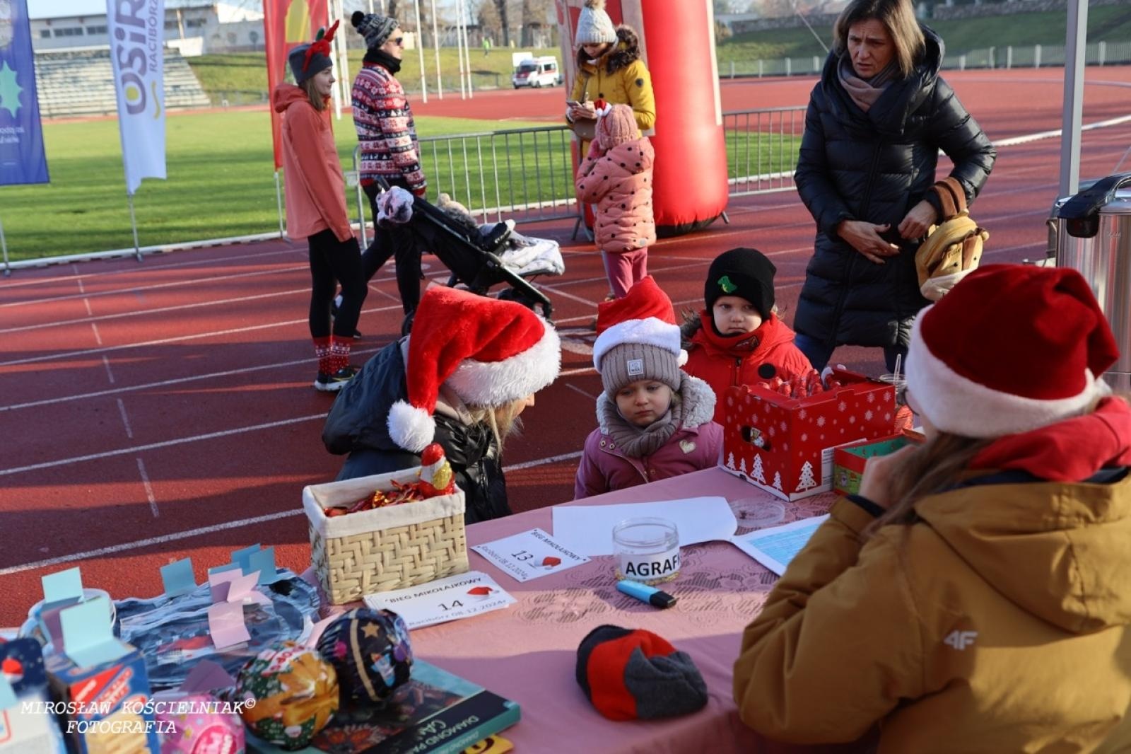 Zdjęcie w galerii na portalu naszraciborz.pl: Bieg mikołajkowy z Justyną Święty-Ersetic za nami [FOTO] wiadomości z regionu