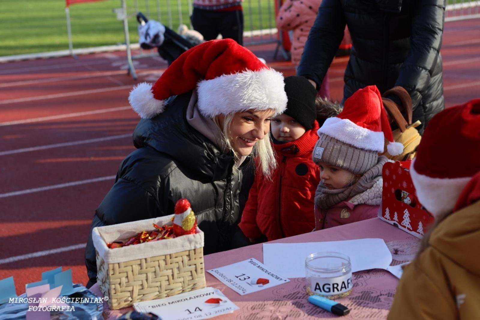 Zdjęcie w galerii na portalu naszraciborz.pl: Bieg mikołajkowy z Justyną Święty-Ersetic za nami [FOTO] wiadomości z regionu