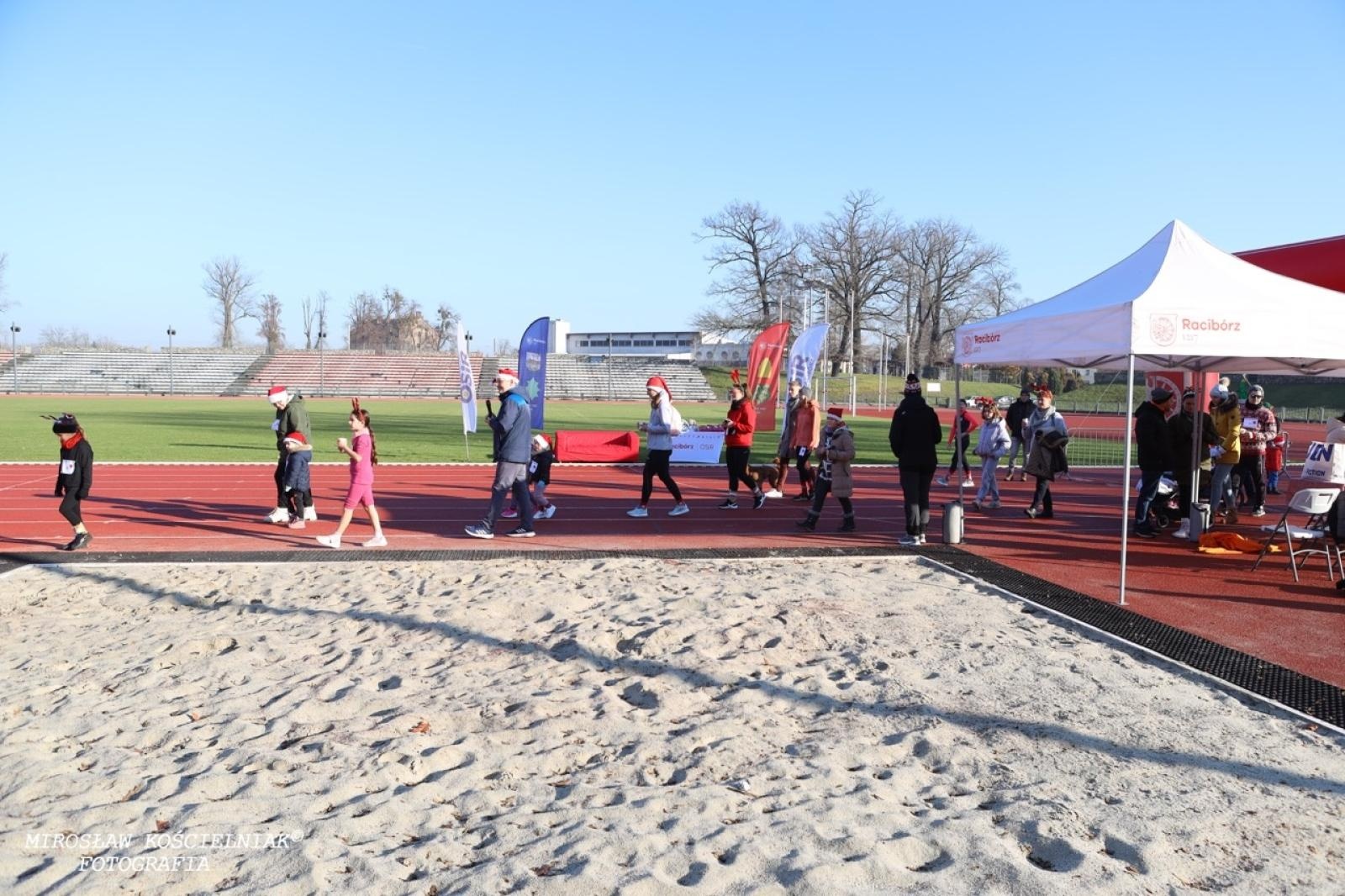 Zdjęcie w galerii na portalu naszraciborz.pl: Bieg mikołajkowy z Justyną Święty-Ersetic za nami [FOTO] wiadomości z regionu
