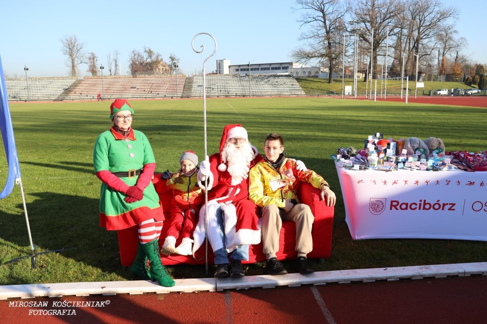 Zdjęcie w galerii na portalu naszraciborz.pl: Bieg mikołajkowy z Justyną Święty-Ersetic za nami [FOTO] wiadomości z regionu