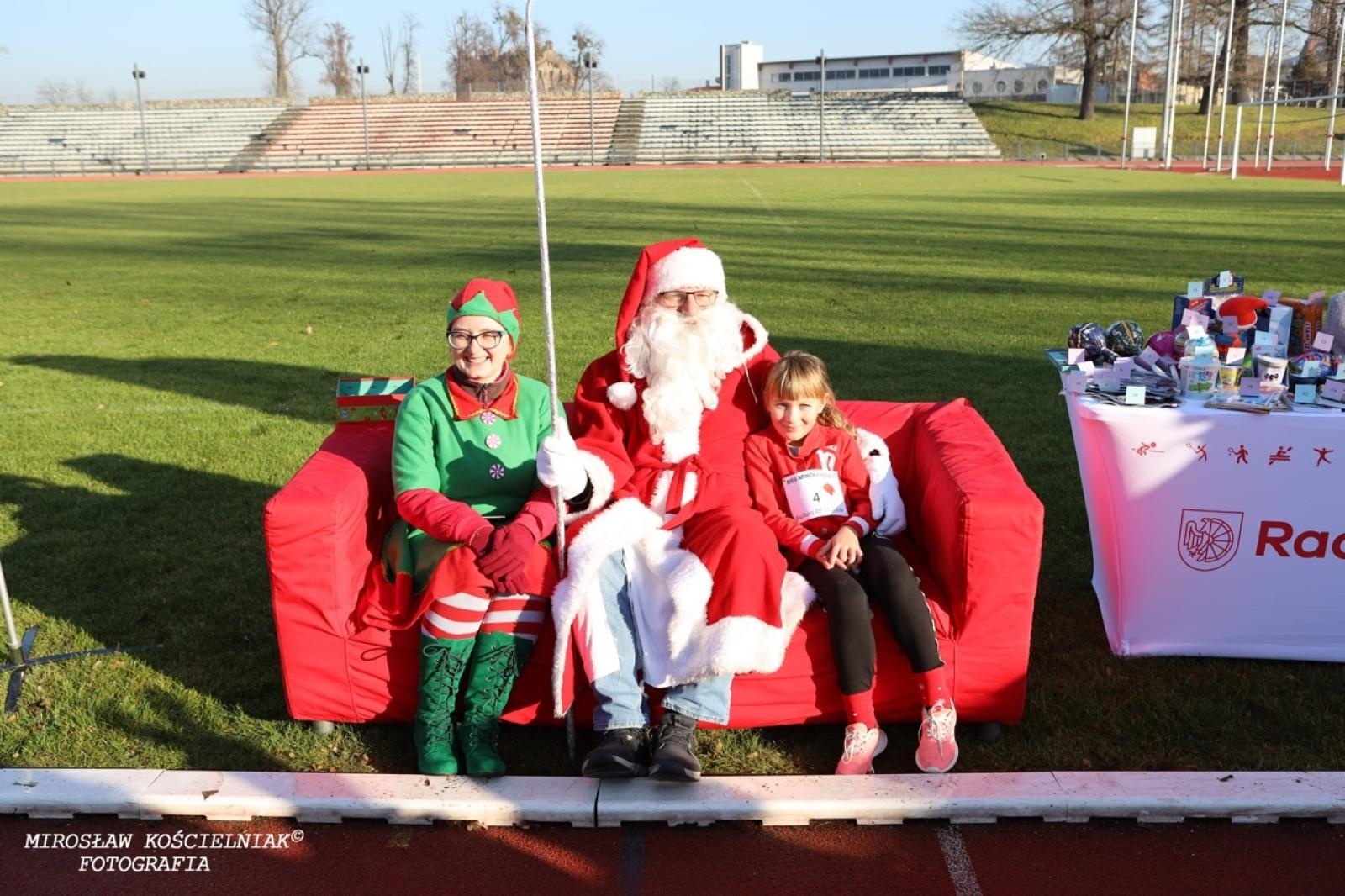 Zdjęcie w galerii na portalu naszraciborz.pl: Bieg mikołajkowy z Justyną Święty-Ersetic za nami [FOTO] wiadomości z regionu