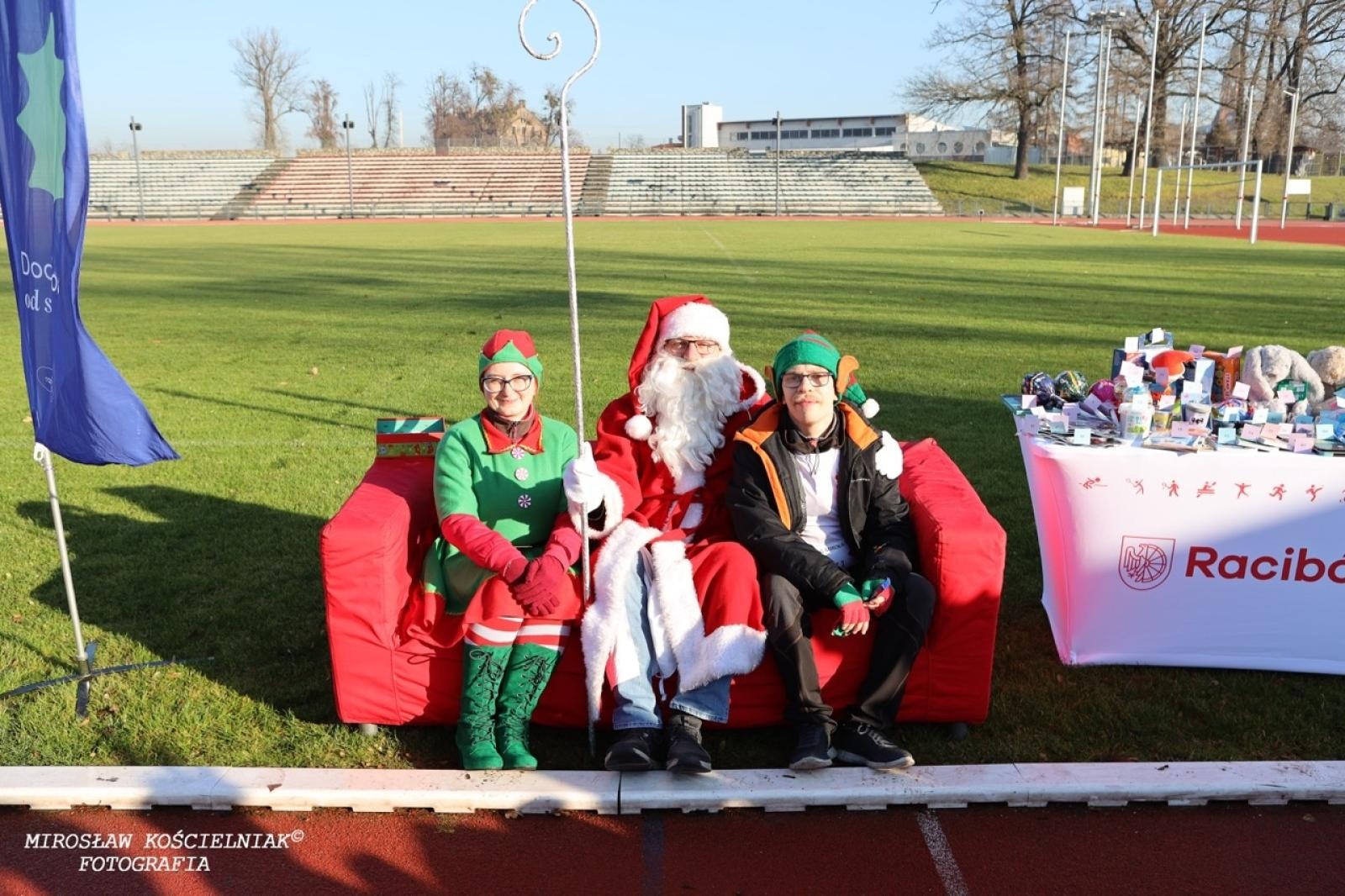 Zdjęcie w galerii na portalu naszraciborz.pl: Bieg mikołajkowy z Justyną Święty-Ersetic za nami [FOTO] wiadomości z regionu