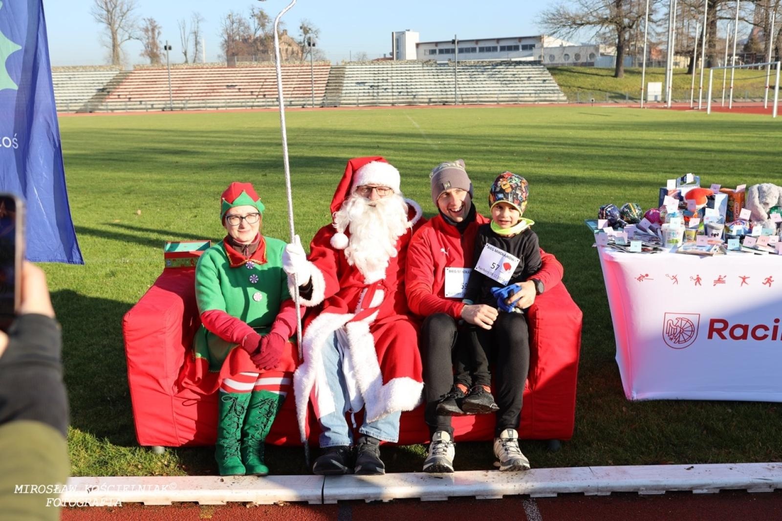 Zdjęcie w galerii na portalu naszraciborz.pl: Bieg mikołajkowy z Justyną Święty-Ersetic za nami [FOTO] wiadomości z regionu