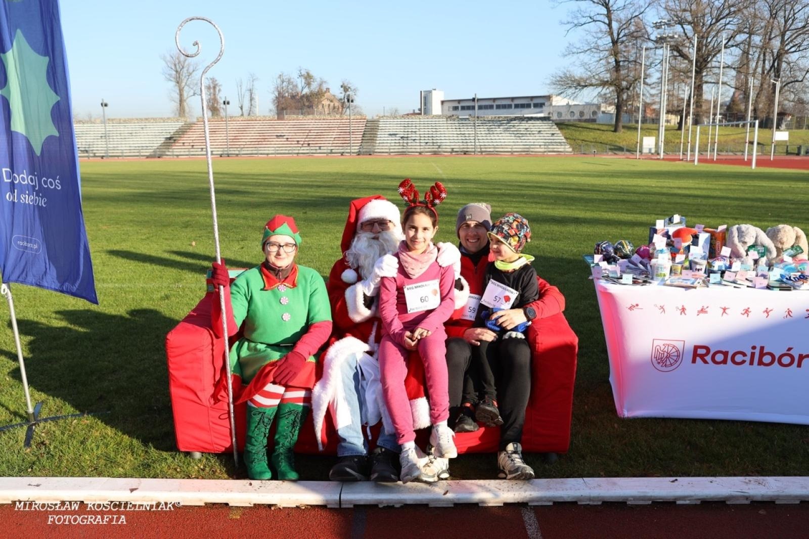 Zdjęcie w galerii na portalu naszraciborz.pl: Bieg mikołajkowy z Justyną Święty-Ersetic za nami [FOTO] wiadomości z regionu