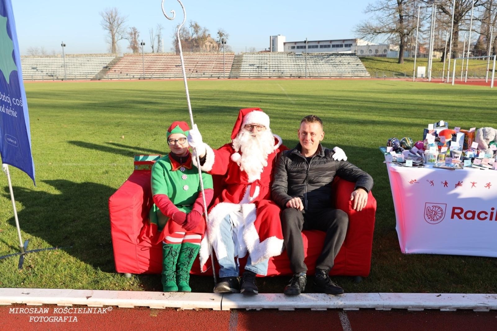 Zdjęcie w galerii na portalu naszraciborz.pl: Bieg mikołajkowy z Justyną Święty-Ersetic za nami [FOTO] wiadomości z regionu