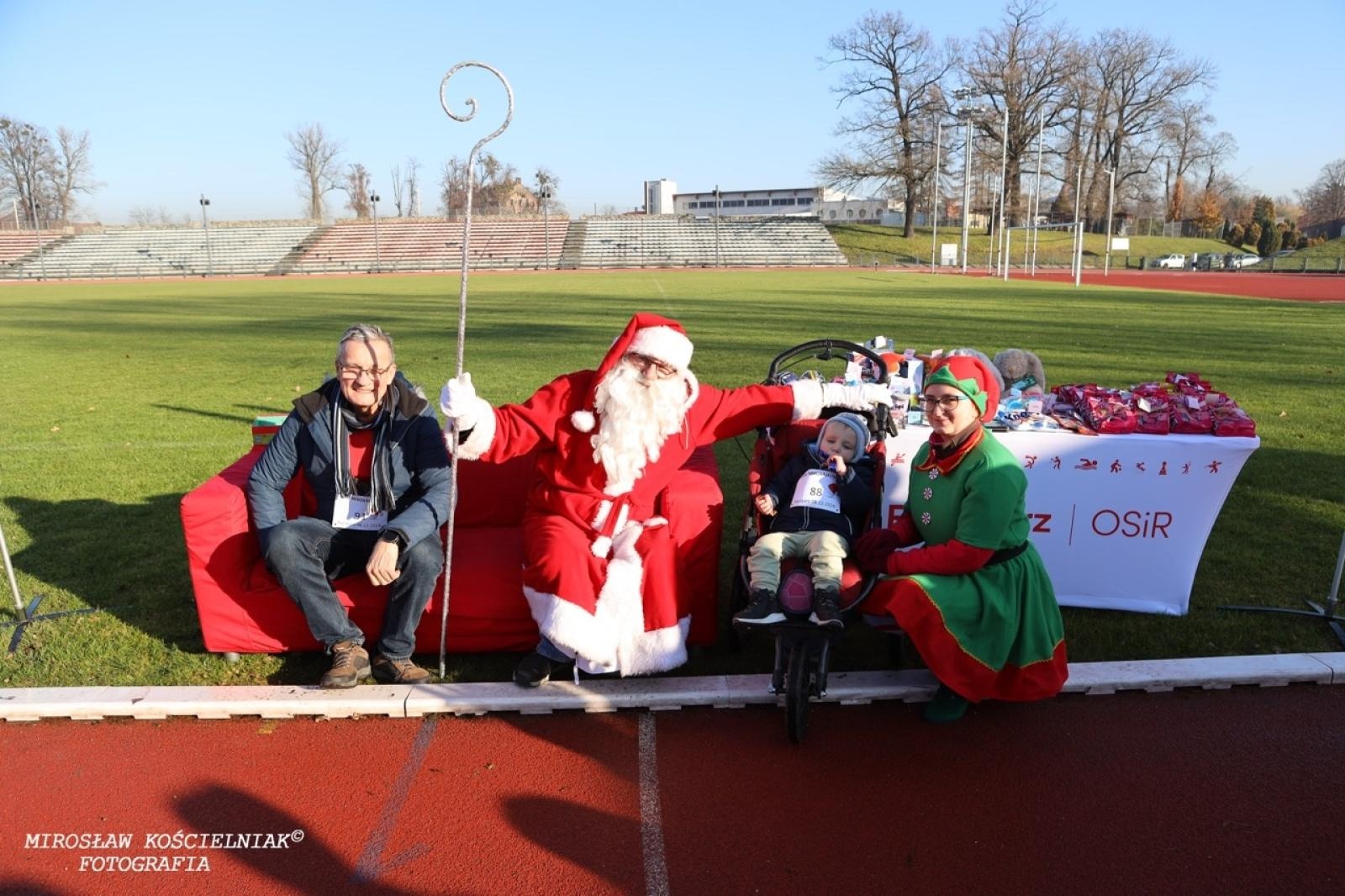 Zdjęcie w galerii na portalu naszraciborz.pl: Bieg mikołajkowy z Justyną Święty-Ersetic za nami [FOTO] wiadomości z regionu