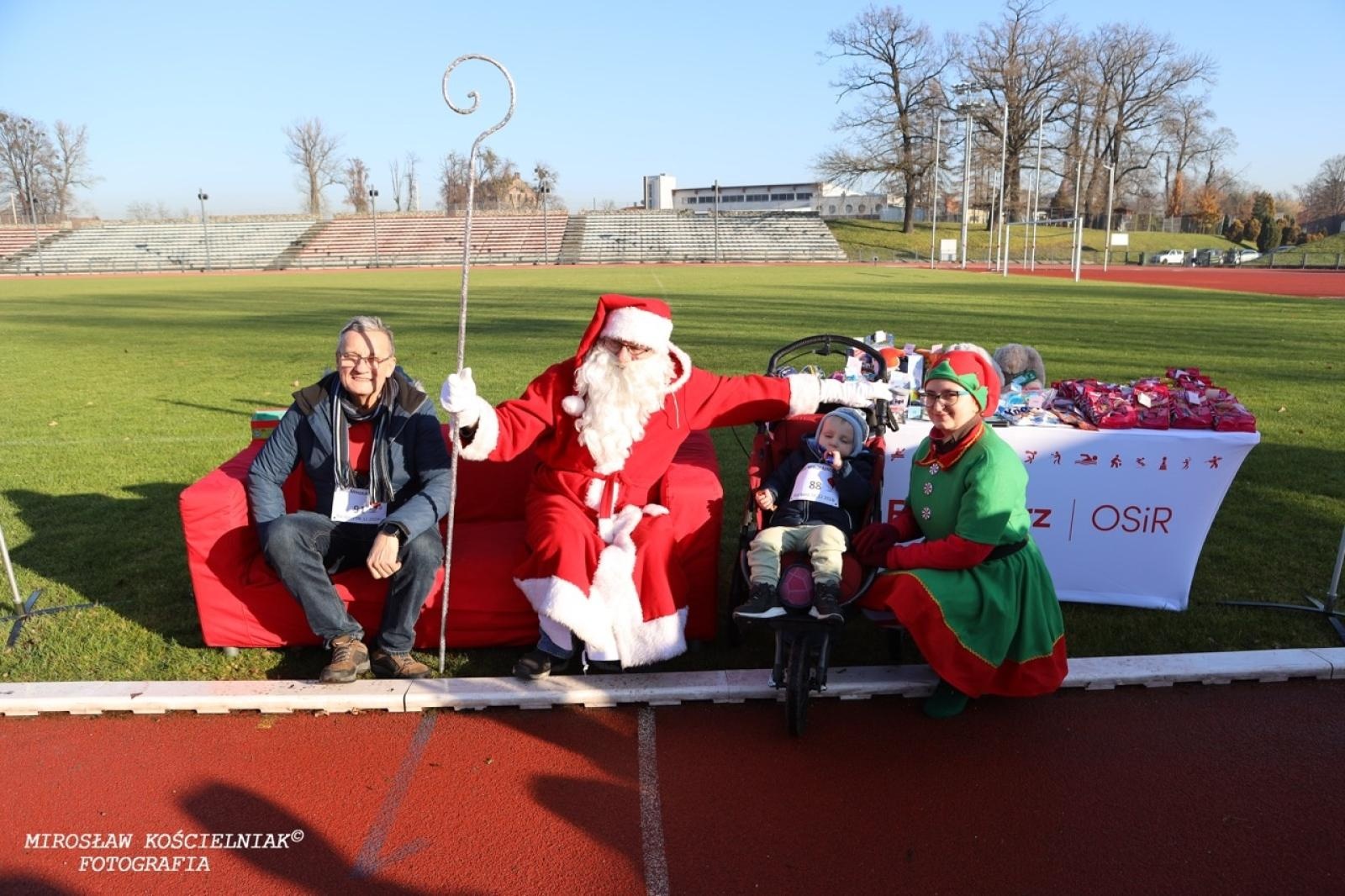Zdjęcie w galerii na portalu naszraciborz.pl: Bieg mikołajkowy z Justyną Święty-Ersetic za nami [FOTO] wiadomości z regionu