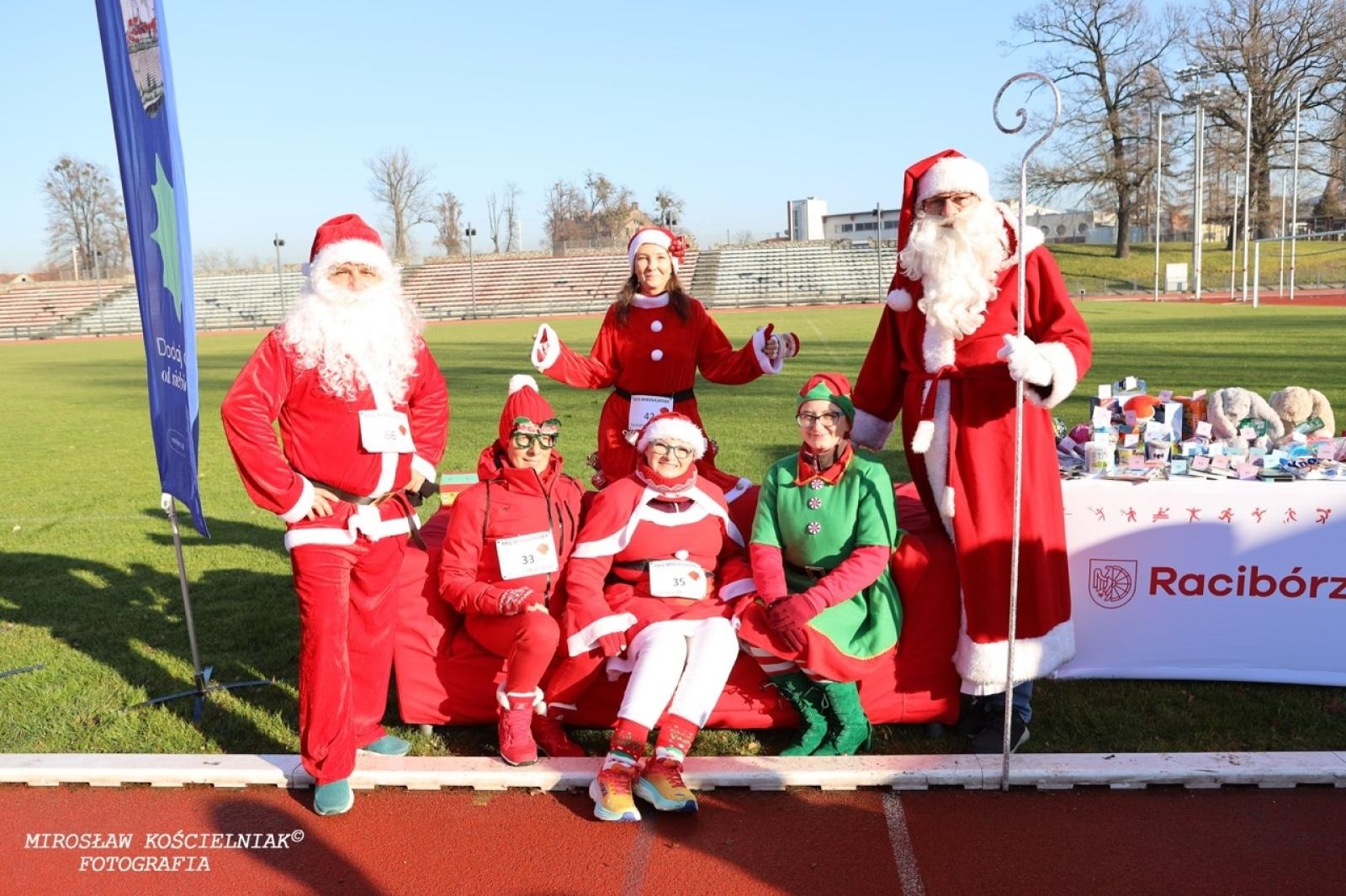 Zdjęcie w galerii na portalu naszraciborz.pl: Bieg mikołajkowy z Justyną Święty-Ersetic za nami [FOTO] wiadomości z regionu
