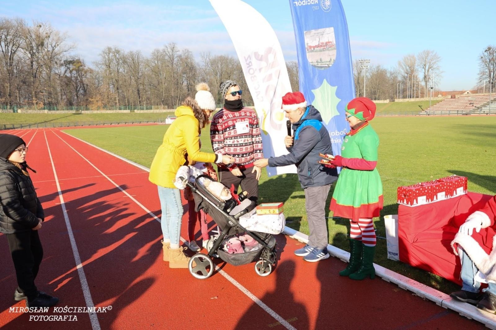 Zdjęcie w galerii na portalu naszraciborz.pl: Bieg mikołajkowy z Justyną Święty-Ersetic za nami [FOTO] wiadomości z regionu