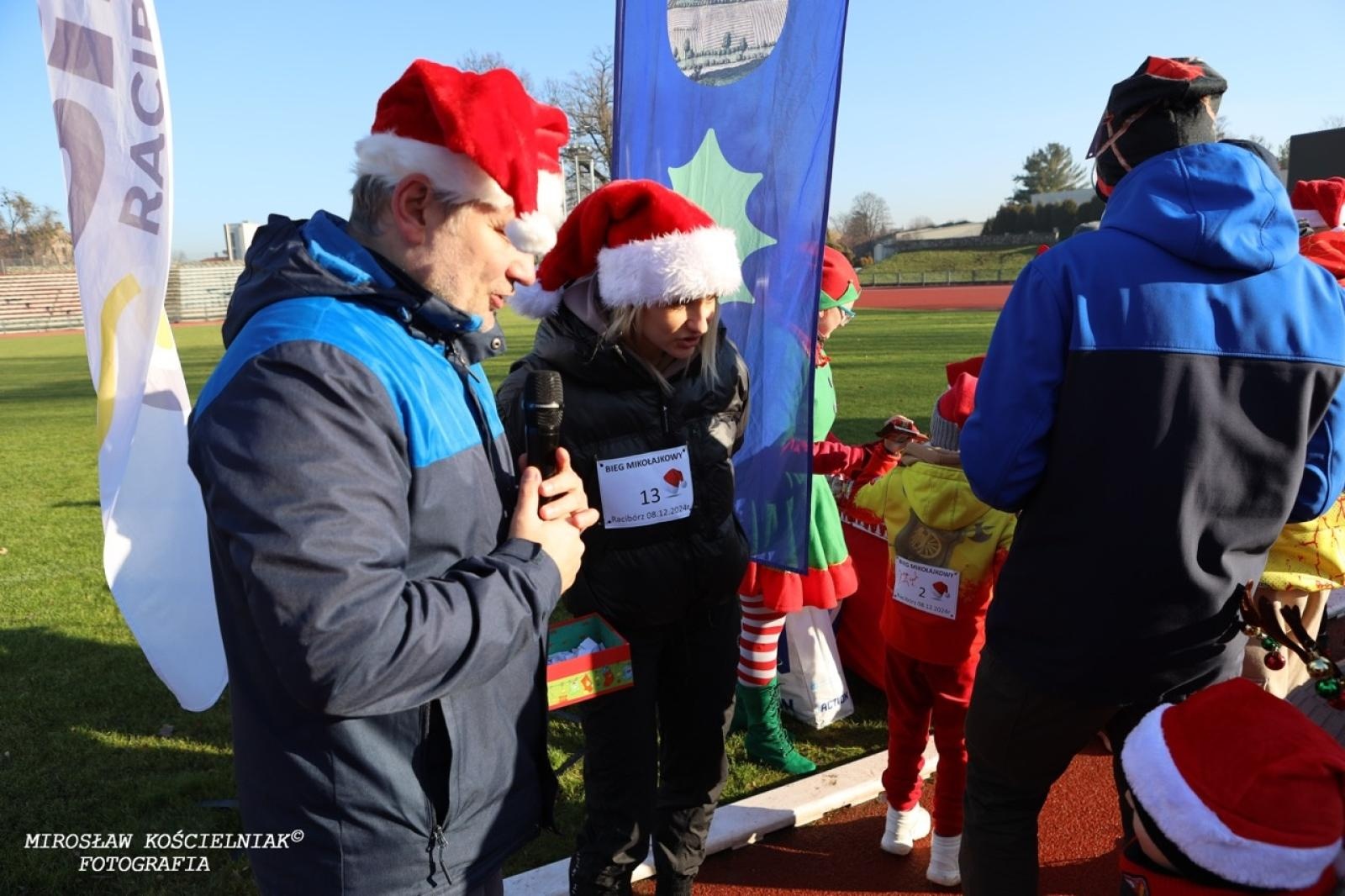 Zdjęcie w galerii na portalu naszraciborz.pl: Bieg mikołajkowy z Justyną Święty-Ersetic za nami [FOTO] wiadomości z regionu