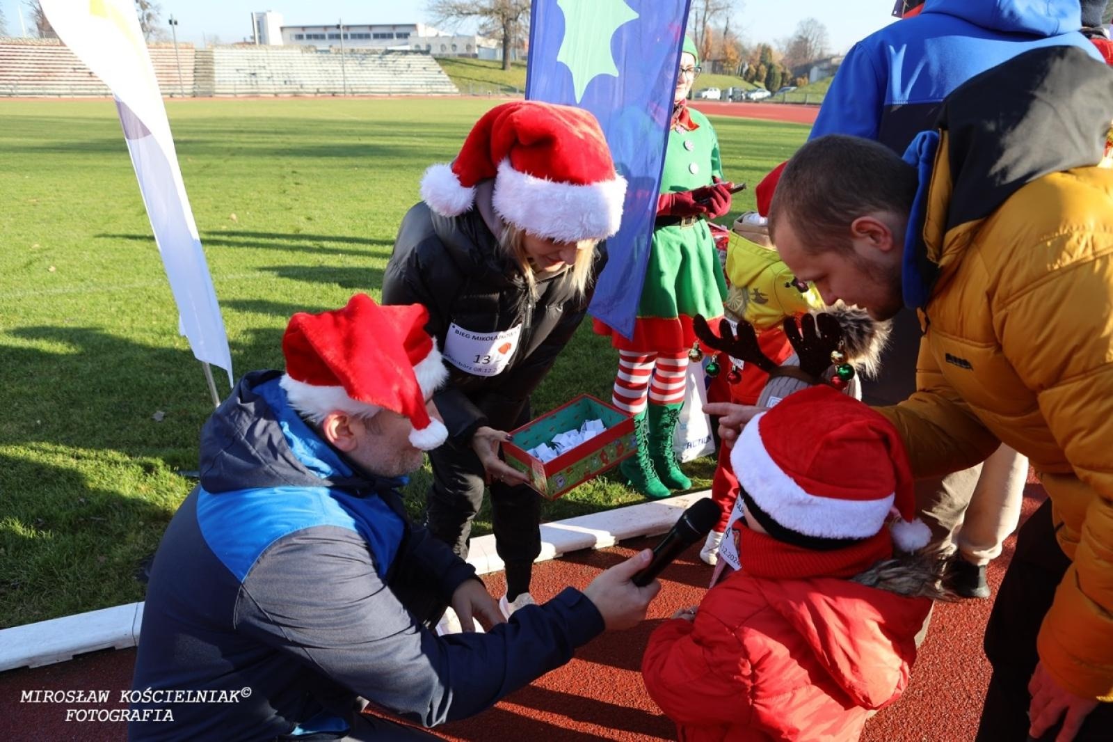 Zdjęcie w galerii na portalu naszraciborz.pl: Bieg mikołajkowy z Justyną Święty-Ersetic za nami [FOTO] wiadomości z regionu