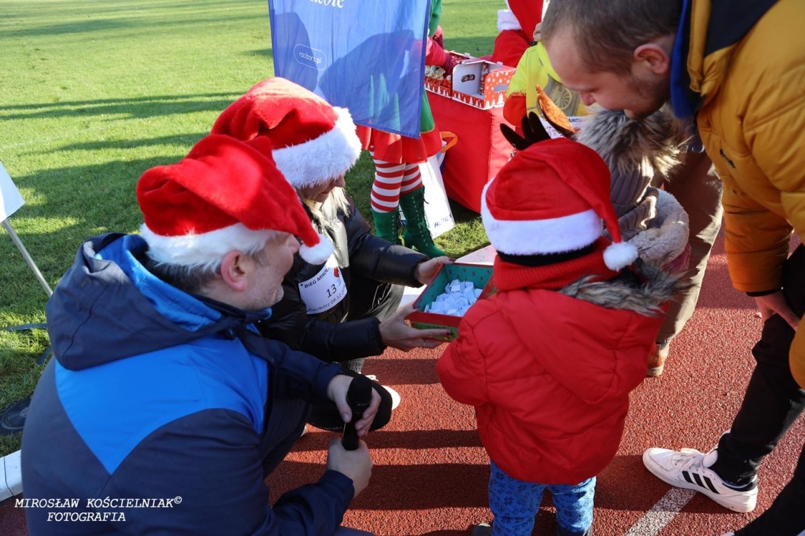 Zdjęcie w galerii na portalu naszraciborz.pl: Bieg mikołajkowy z Justyną Święty-Ersetic za nami [FOTO] wiadomości z regionu