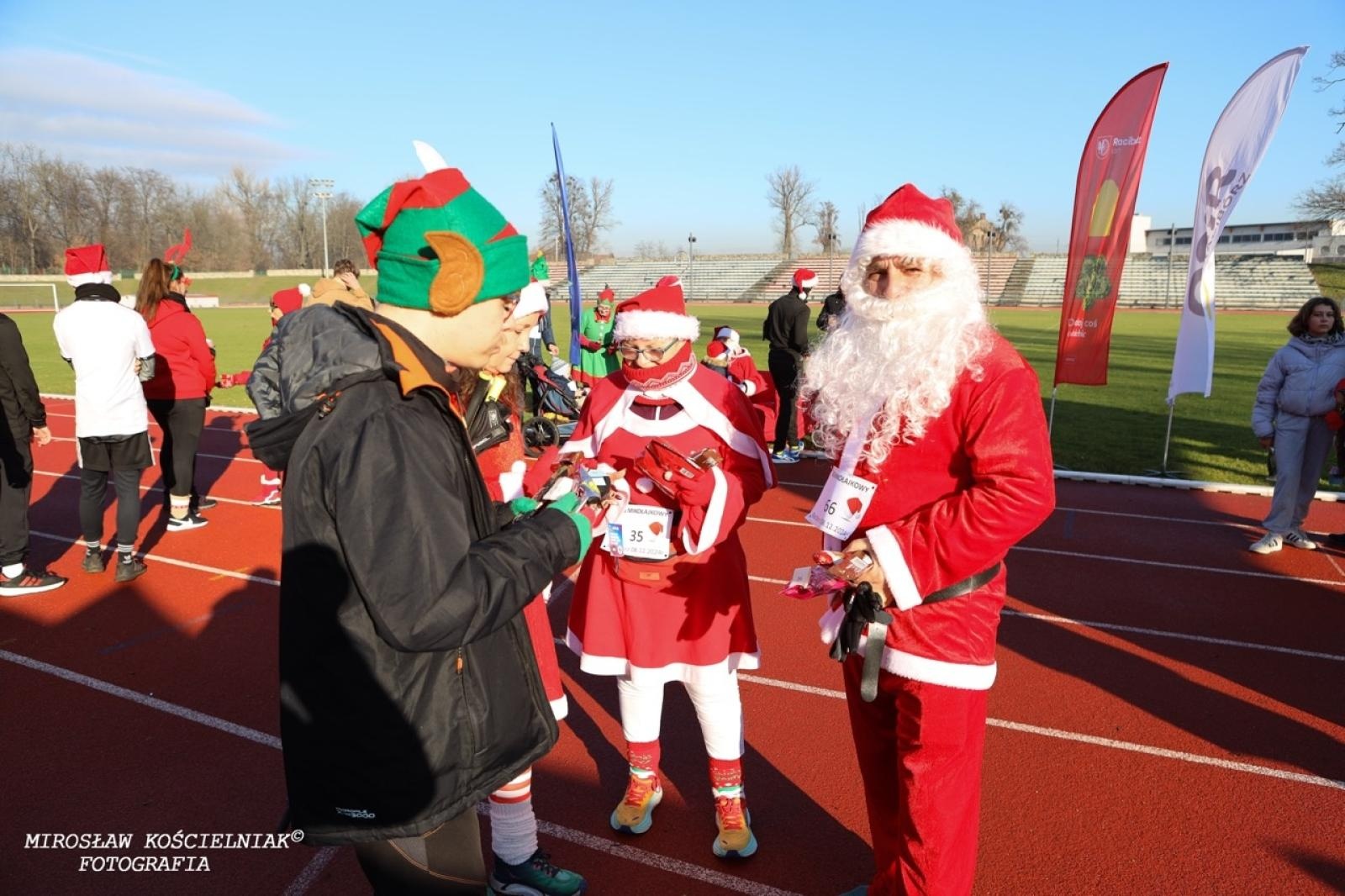 Zdjęcie w galerii na portalu naszraciborz.pl: Bieg mikołajkowy z Justyną Święty-Ersetic za nami [FOTO] wiadomości z regionu