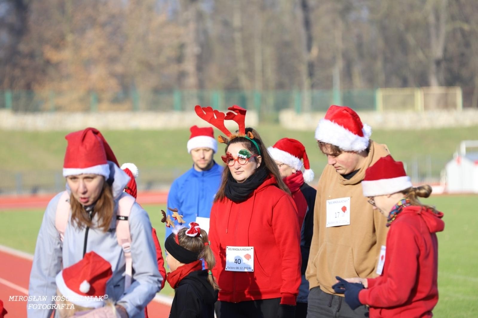 Zdjęcie w galerii na portalu naszraciborz.pl: Bieg mikołajkowy z Justyną Święty-Ersetic za nami [FOTO] wiadomości z regionu