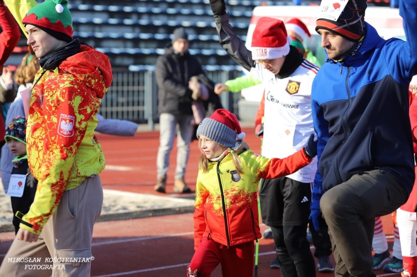 Zdjęcie w galerii na portalu naszraciborz.pl: Bieg mikołajkowy z Justyną Święty-Ersetic za nami [FOTO] wiadomości z regionu