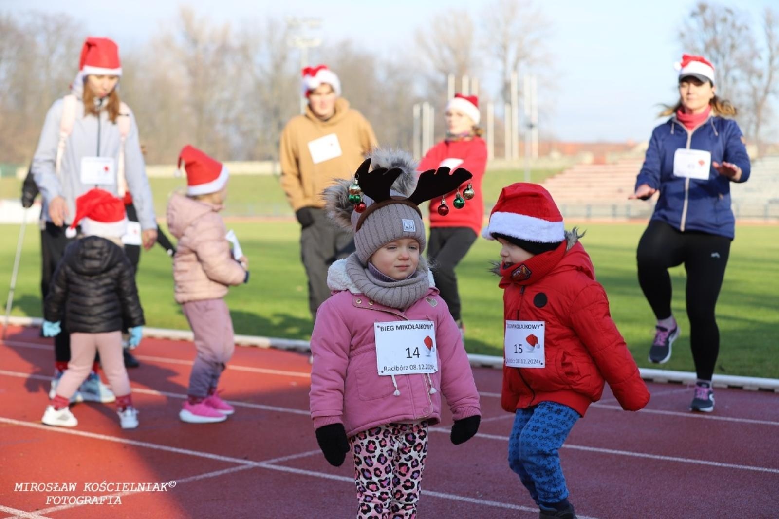 Zdjęcie w galerii na portalu naszraciborz.pl: Bieg mikołajkowy z Justyną Święty-Ersetic za nami [FOTO] wiadomości z regionu