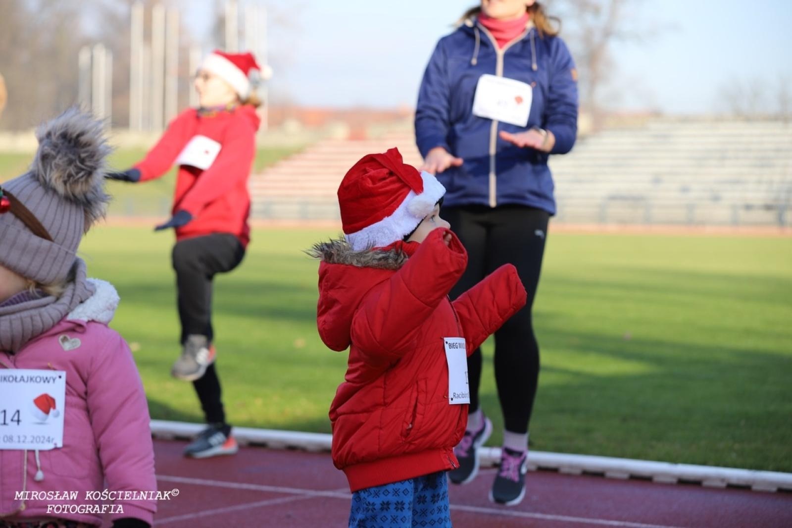 Zdjęcie w galerii na portalu naszraciborz.pl: Bieg mikołajkowy z Justyną Święty-Ersetic za nami [FOTO] wiadomości z regionu